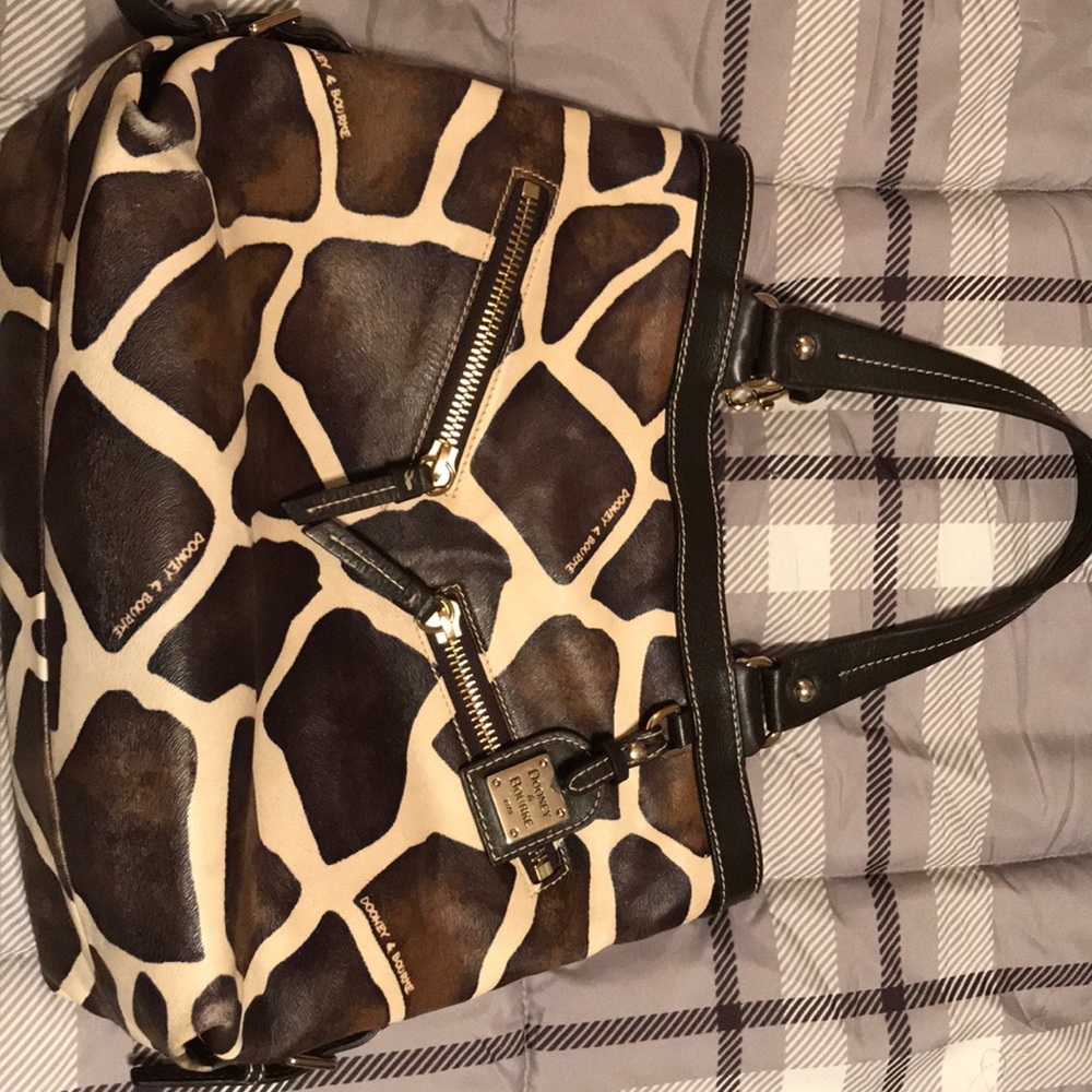D&B giraffe print purse 🦒